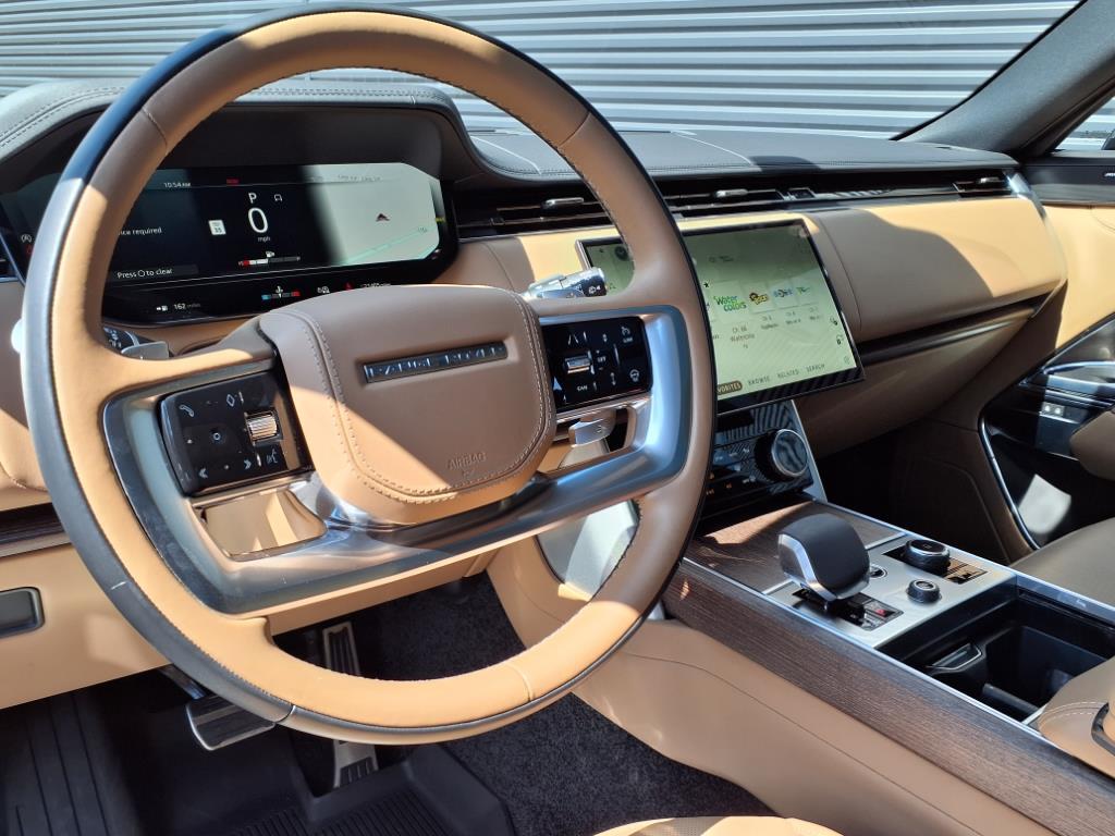 2023 Land Rover Range Rover SE photo 3