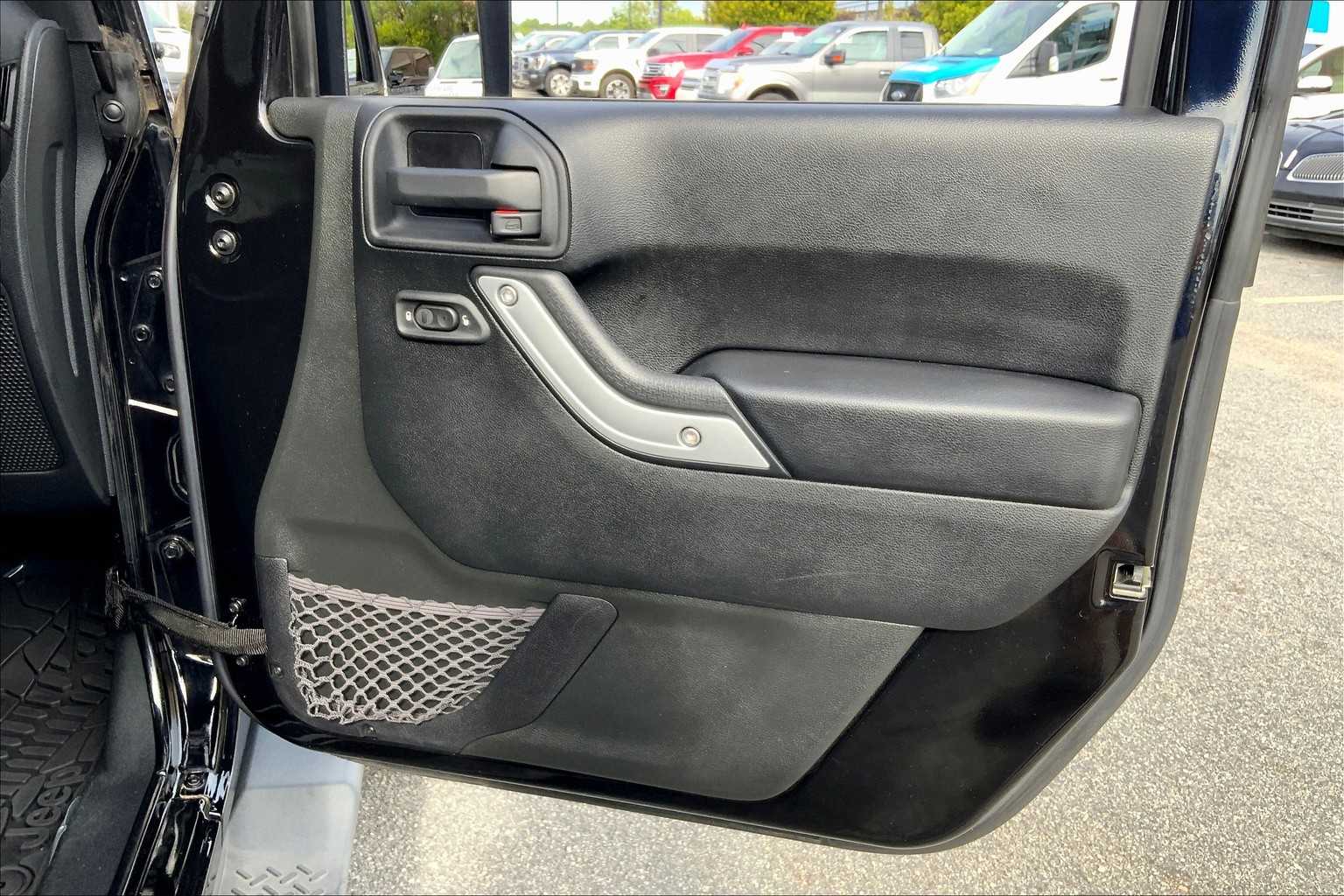 2016 Jeep Wrangler Unlimited Sahara photo 20