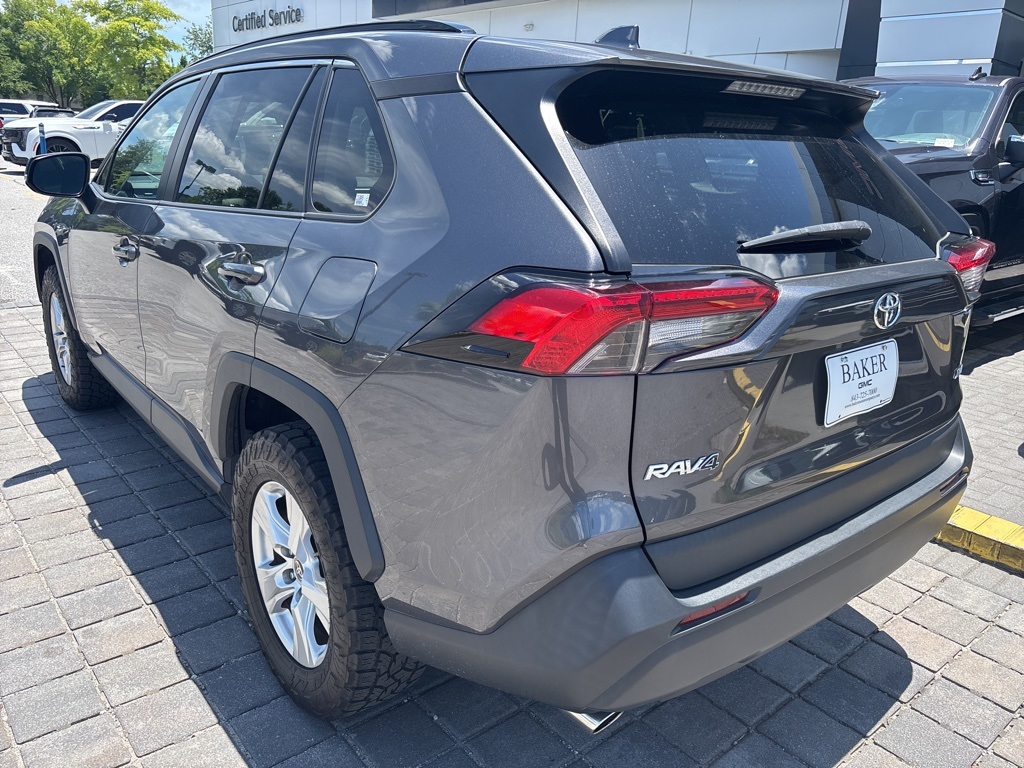 2021 Toyota RAV4 XLE photo 3