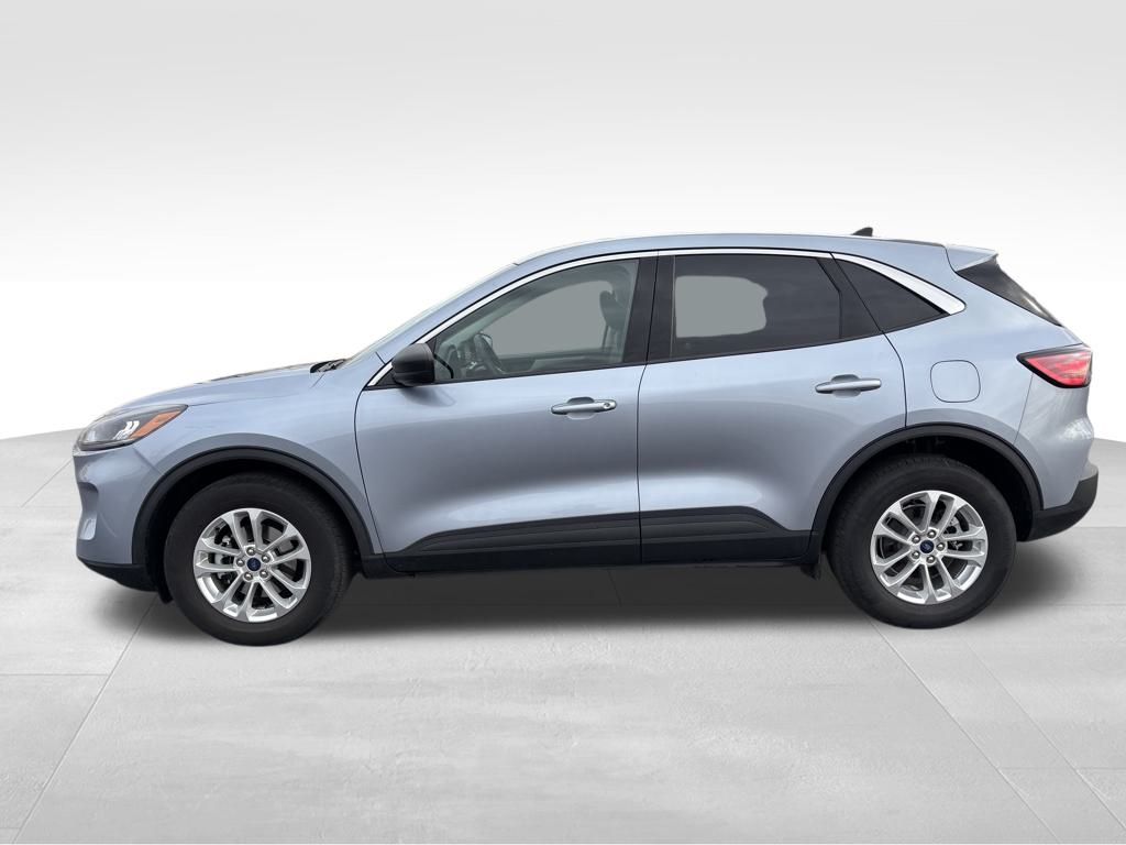 2022 Ford Escape SE photo 2