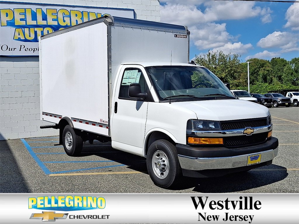 2025 Chevrolet Express Cutaway Base's photo