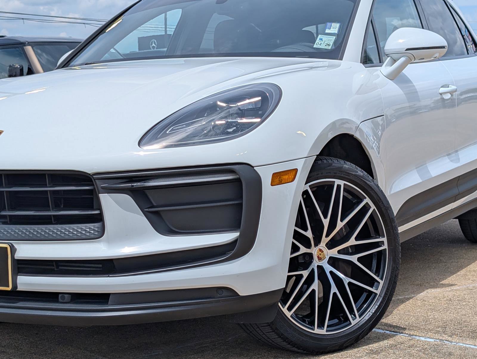 2023 Porsche Macan T photo 7