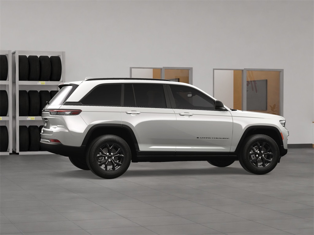 2025 Jeep Grand Cherokee Altitude photo 3