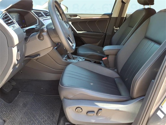 2022 Volkswagen Tiguan SE photo 2