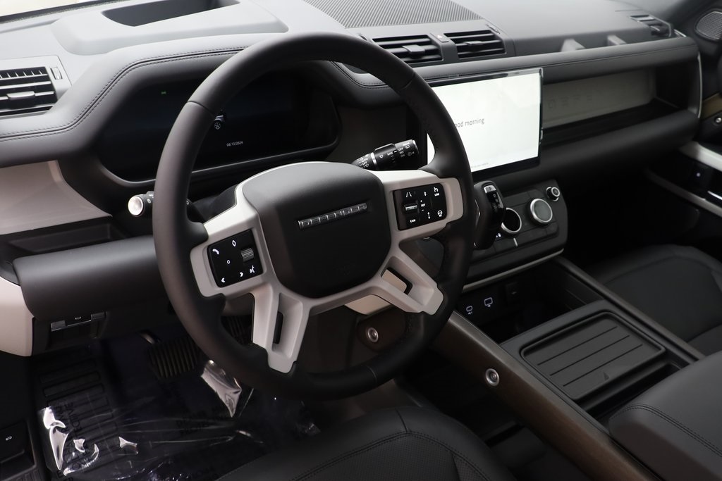 2024 Land Rover Defender 110 SE photo 8