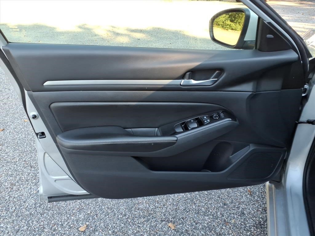 2023 Nissan Altima 2.5 SV photo 14