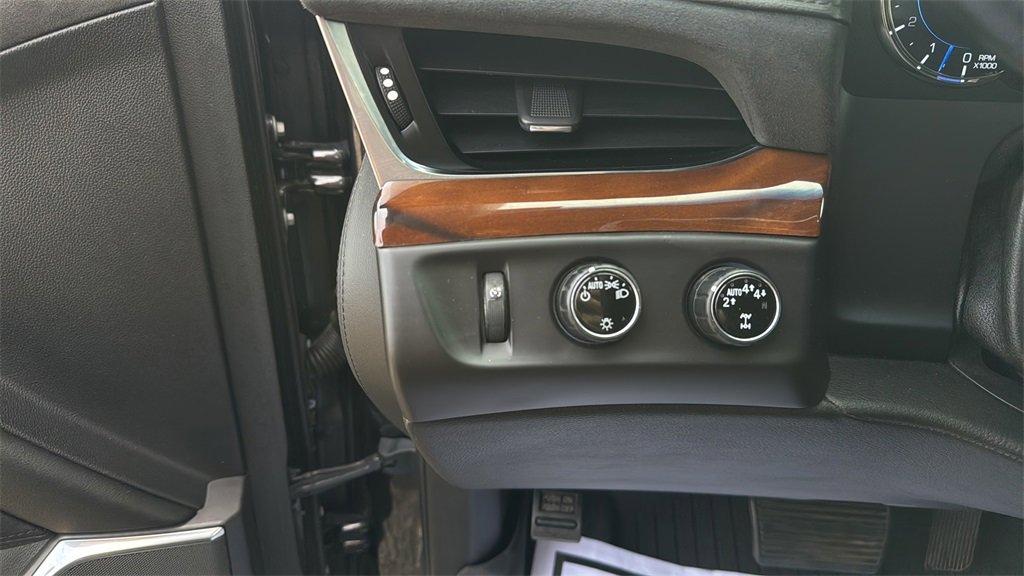 2017 Cadillac Escalade Luxury photo 15