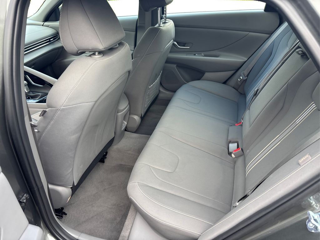 2024 Hyundai Elantra SEL Convenience photo 10