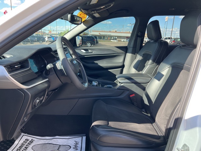 2024 Jeep Grand Cherokee Altitude photo 9