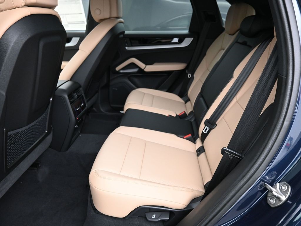 2026 Porsche Cayenne photo 6