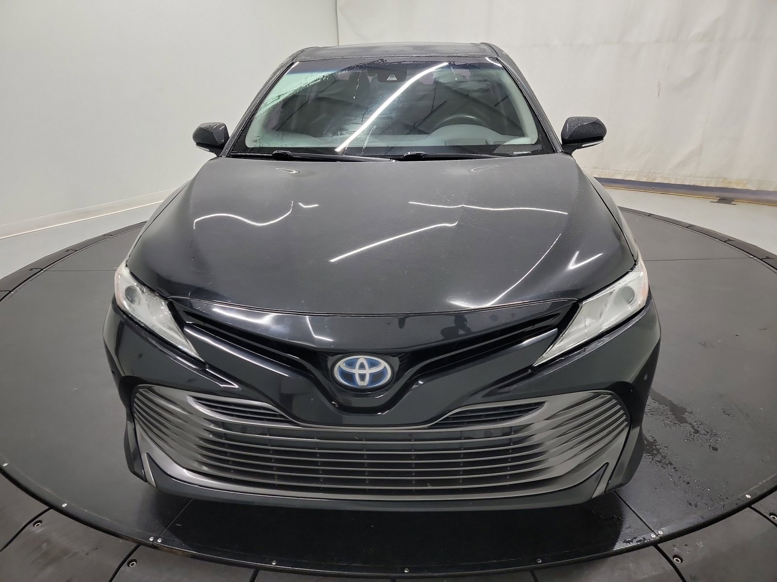 2018 Toyota Camry SE XLE Hybrid photo 3