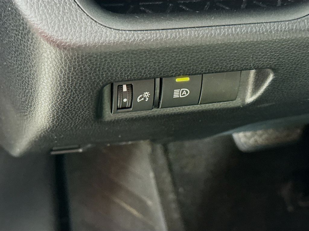 2021 Toyota RAV4 Hybrid LE photo 10