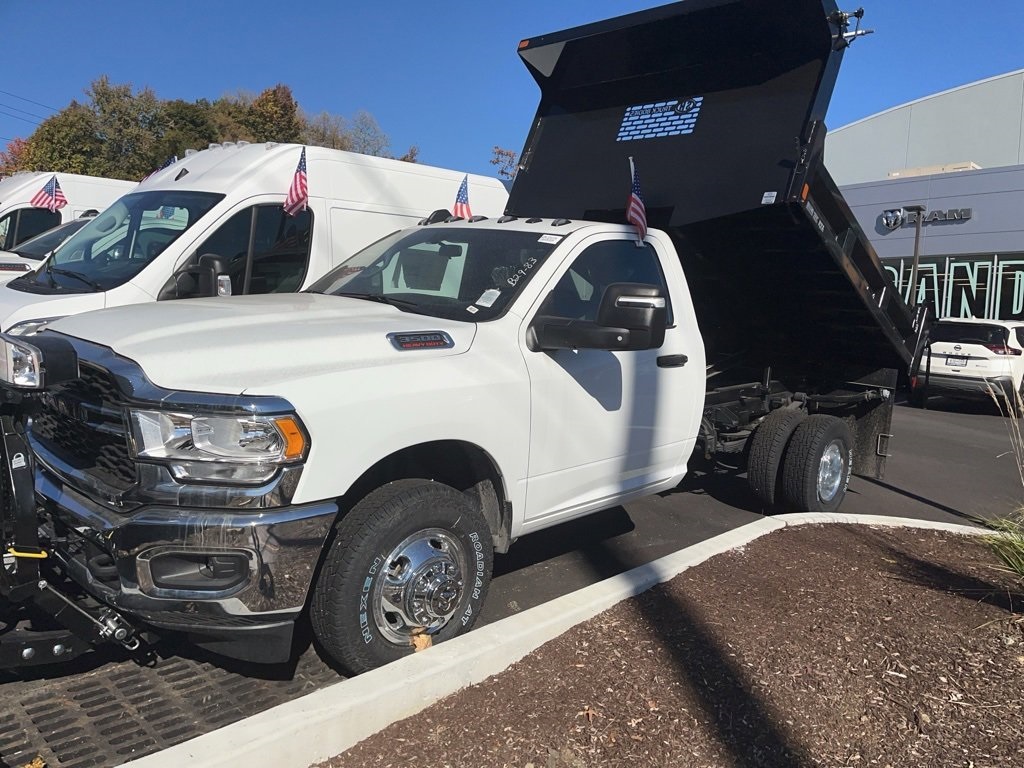 2024 Ram 3500 Tradesman photo 2