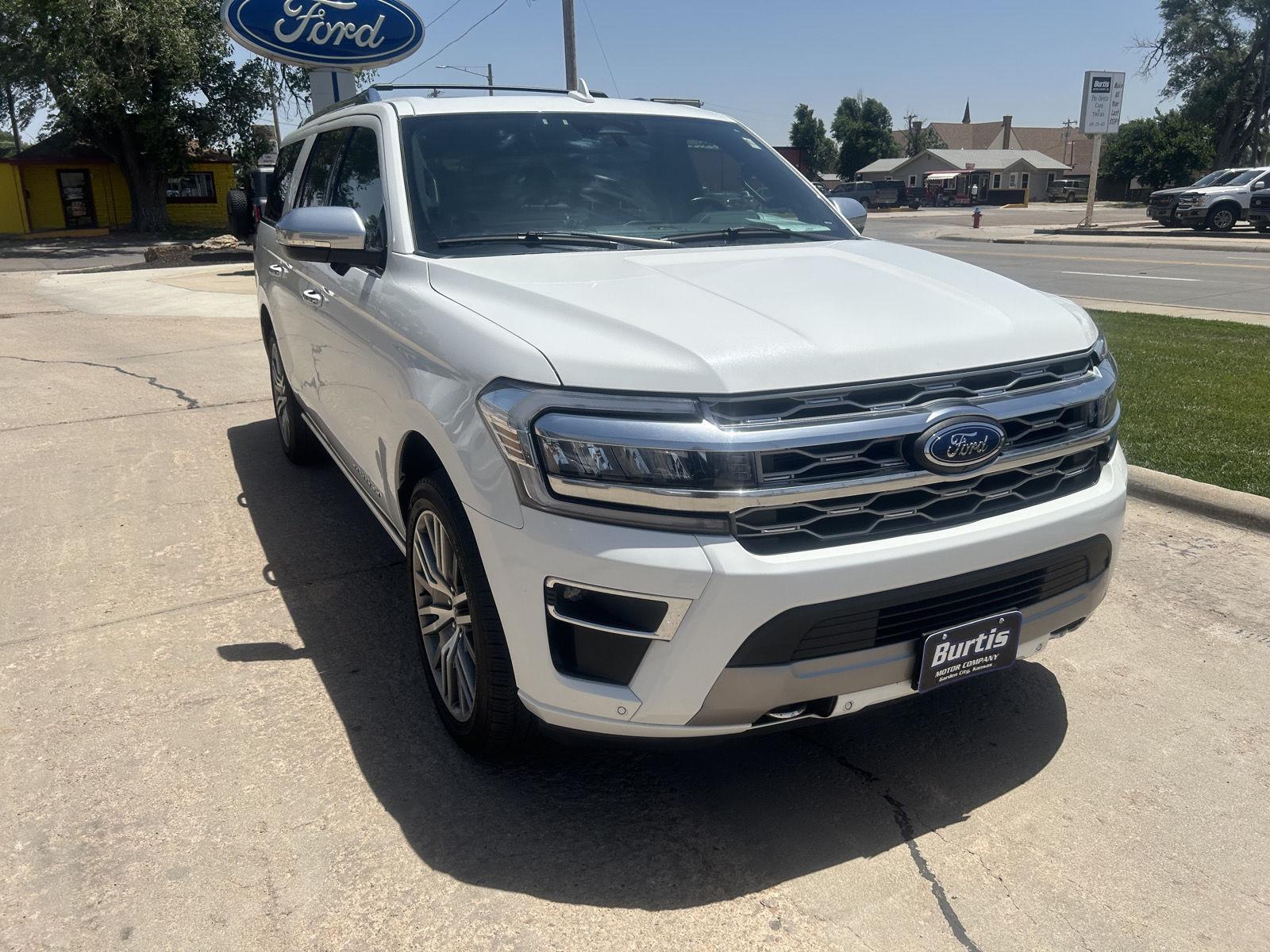 2022 Ford Expedition MAX Platinum photo 3