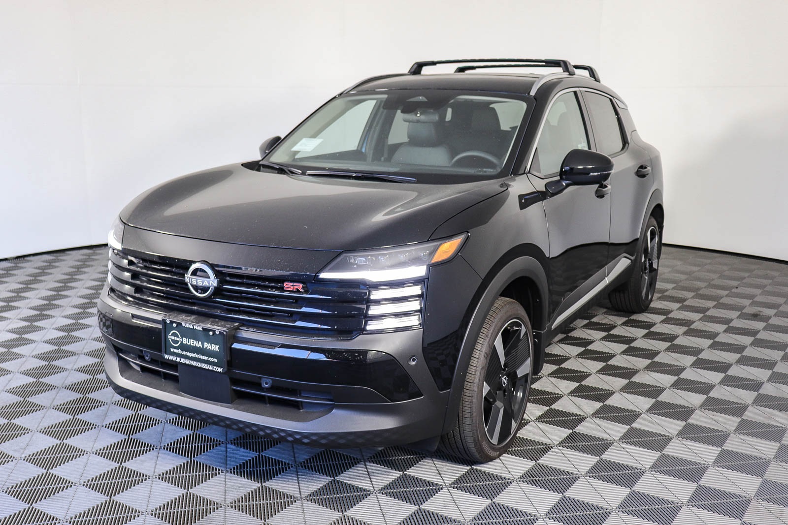 2026 Nissan Kicks SR photo 3