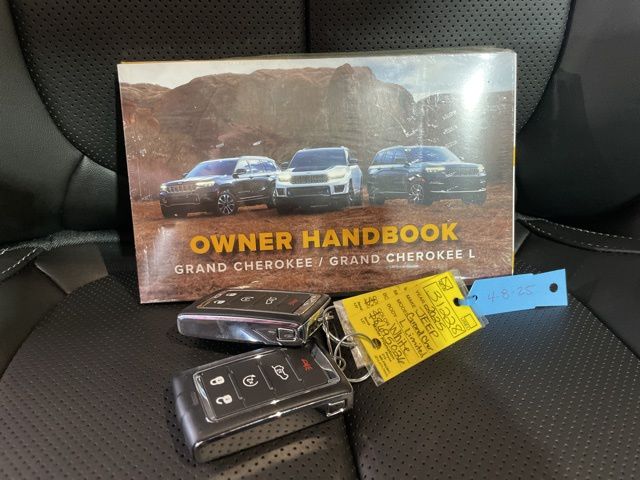 2025 Jeep Grand Cherokee Limited photo 6