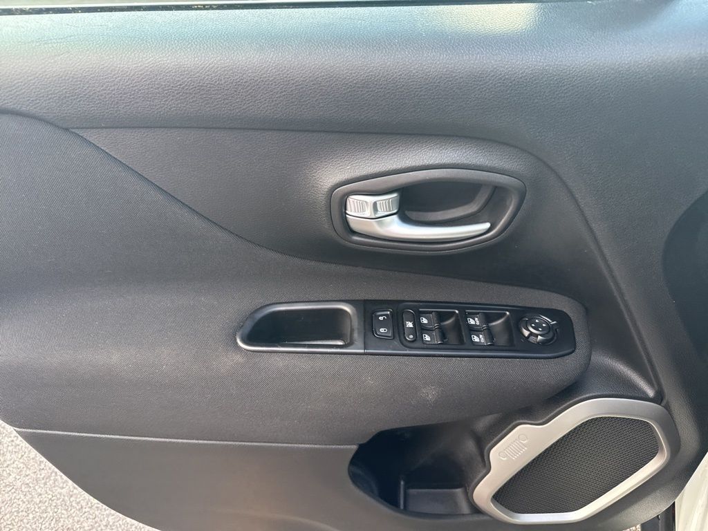 2021 Jeep Renegade Latitude photo 19