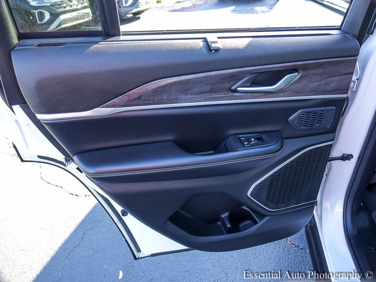 2024 JEEP GRAND CHEROKEE - Image 18