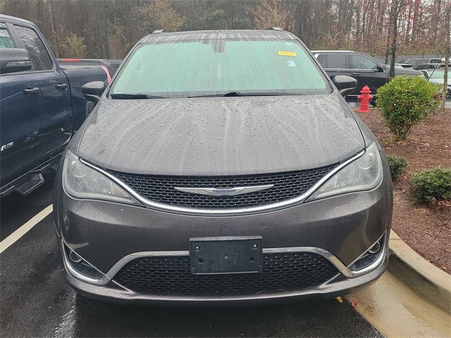 2017 Chrysler Pacifica Touring L photo 2