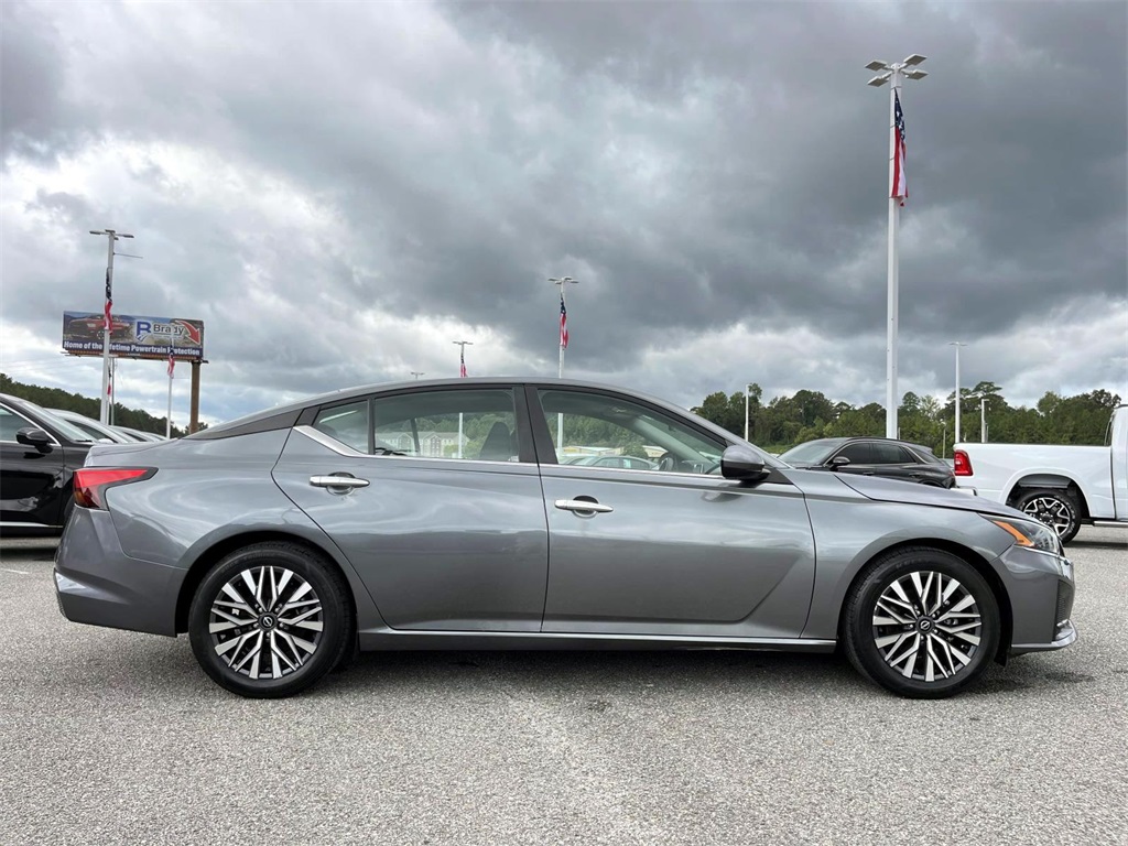 2023 Nissan Altima 2.5 SV photo 8