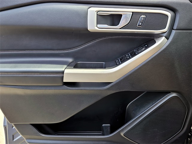 2023 Ford Explorer XLT photo 26
