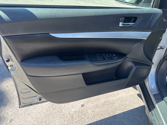 2011 Subaru Outback 2.5i Premium photo 13