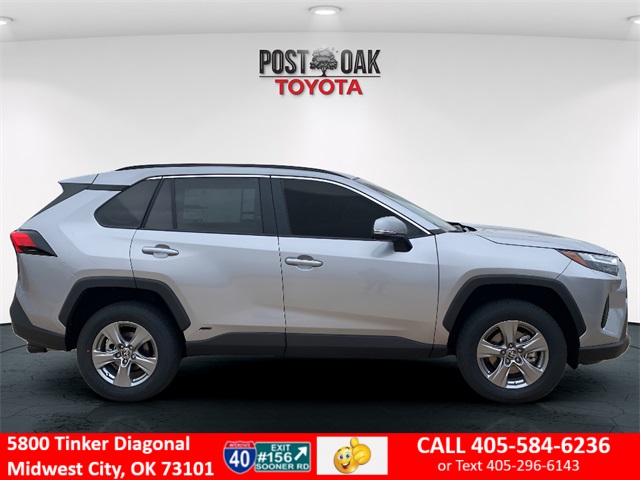 2025 Toyota RAV4 XLE's photo