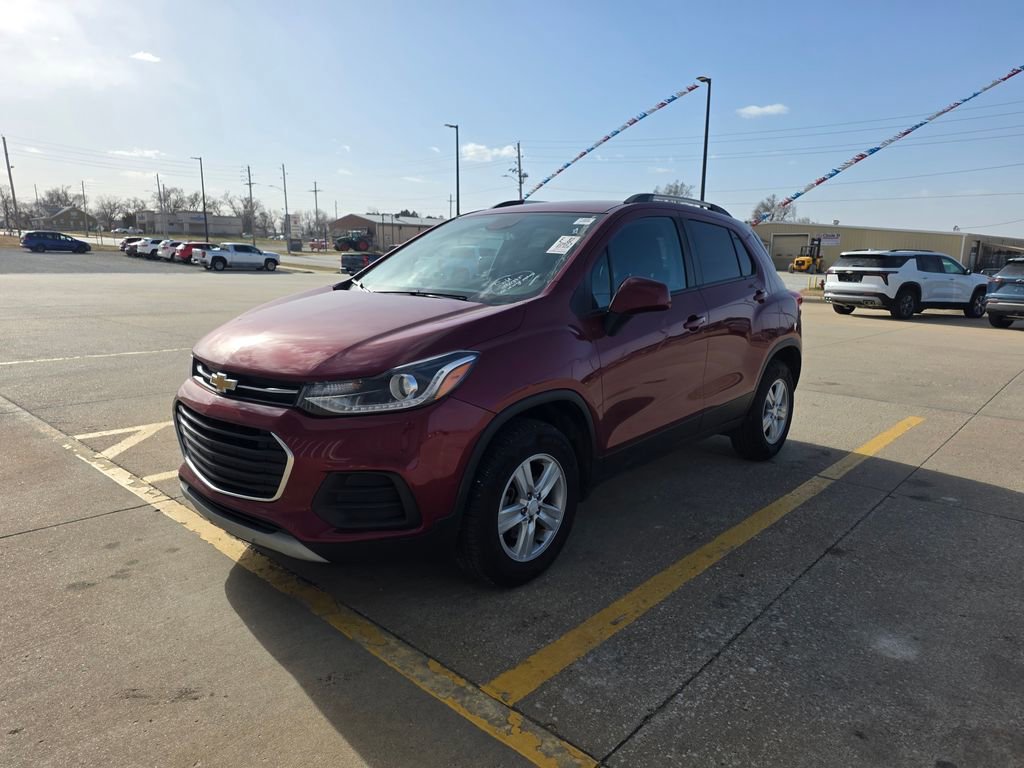 Used 2021 Chevrolet Trax LT with VIN KL7CJPSM7MB363888 for sale in Hillsboro, KS