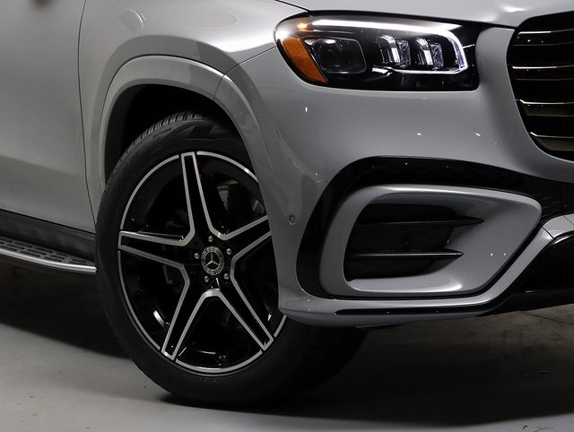 2026 Mercedes Benz GLS 450 4MATIC photo 3