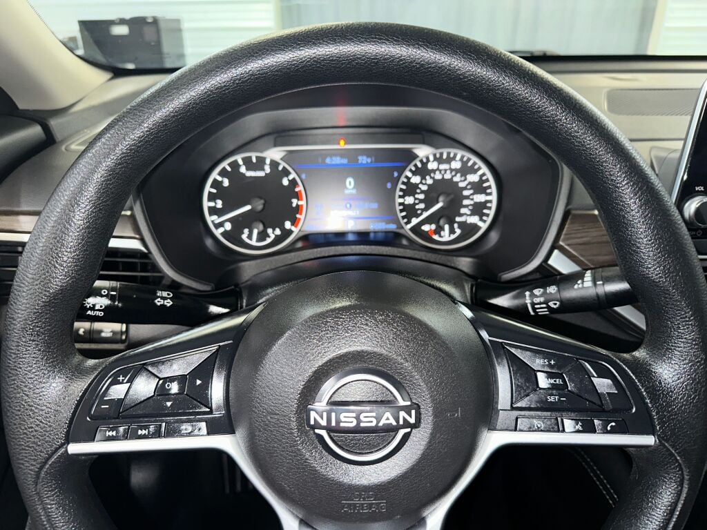2023 Nissan Altima 2.5 SV photo 6