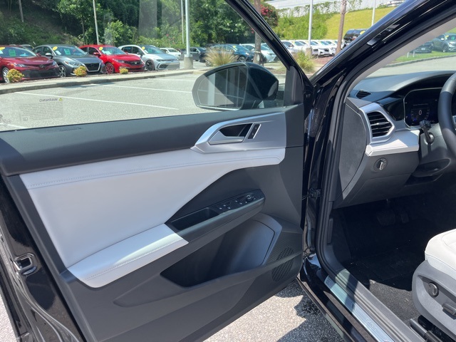 2025 Volkswagen Taos SE photo 4