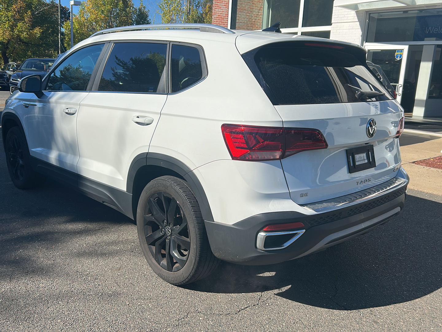 2023 Volkswagen Taos SE photo 2
