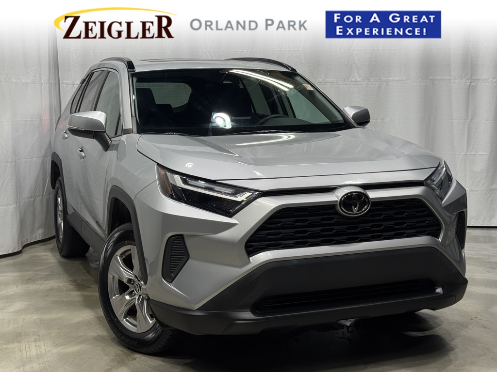 2022 Toyota RAV4 XLE's photo