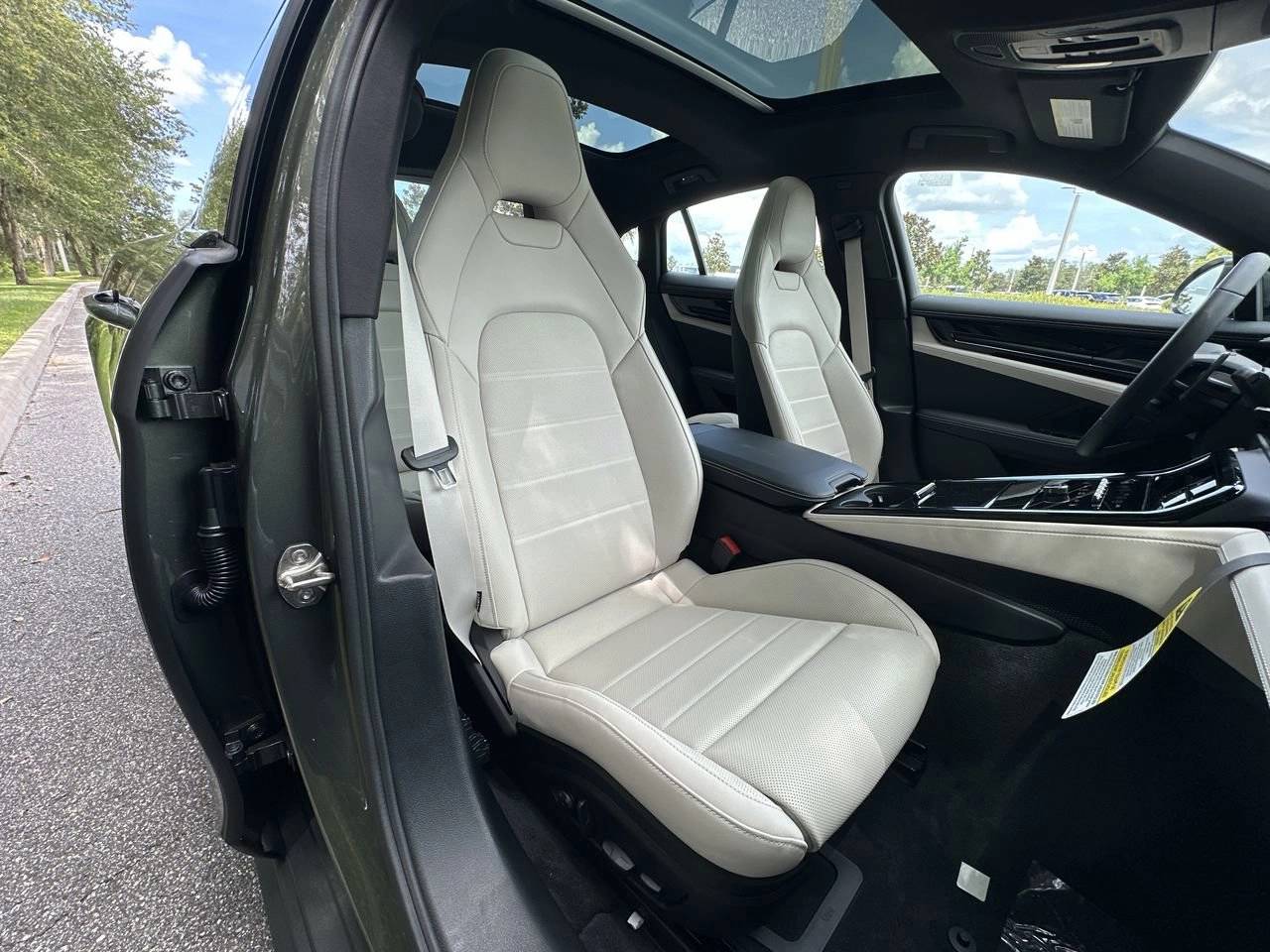 2025 Porsche Panamera E-Hybrid 4 photo 29