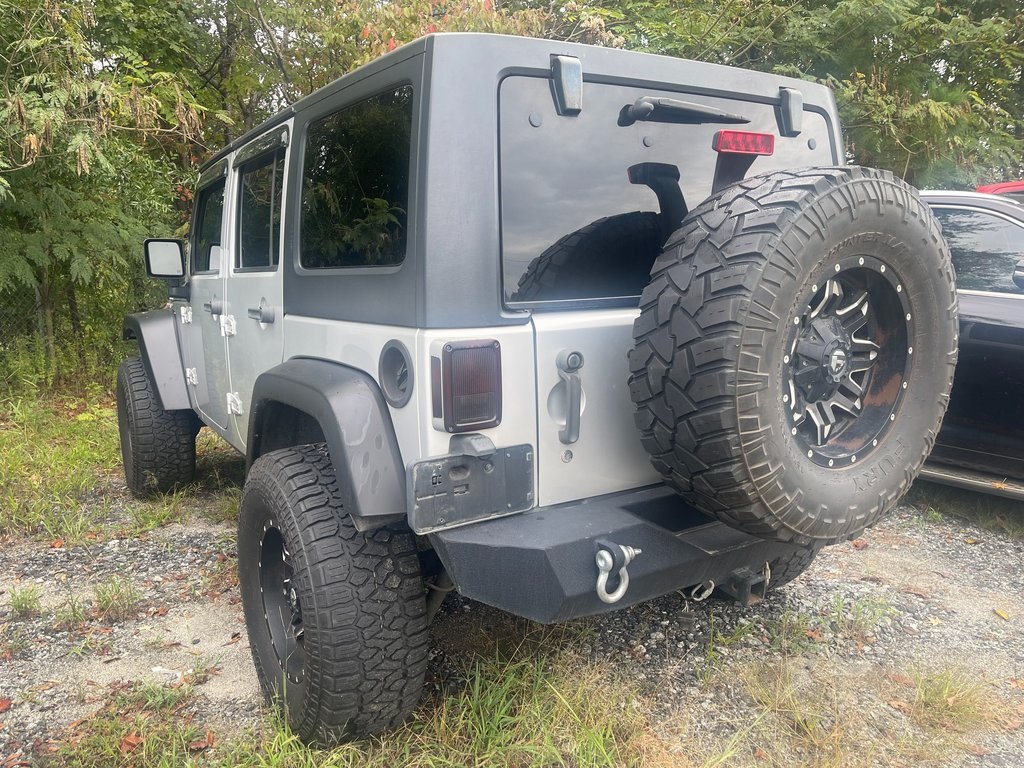 2011 Jeep Wrangler Unlimited Sahara photo 3
