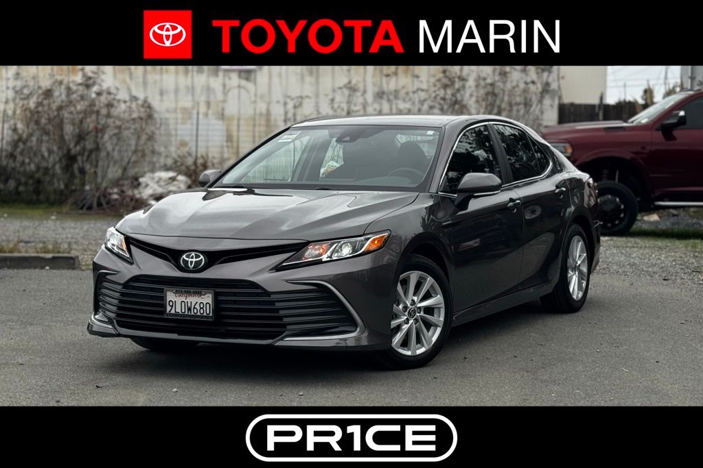 2024 Toyota Camry LE's photo
