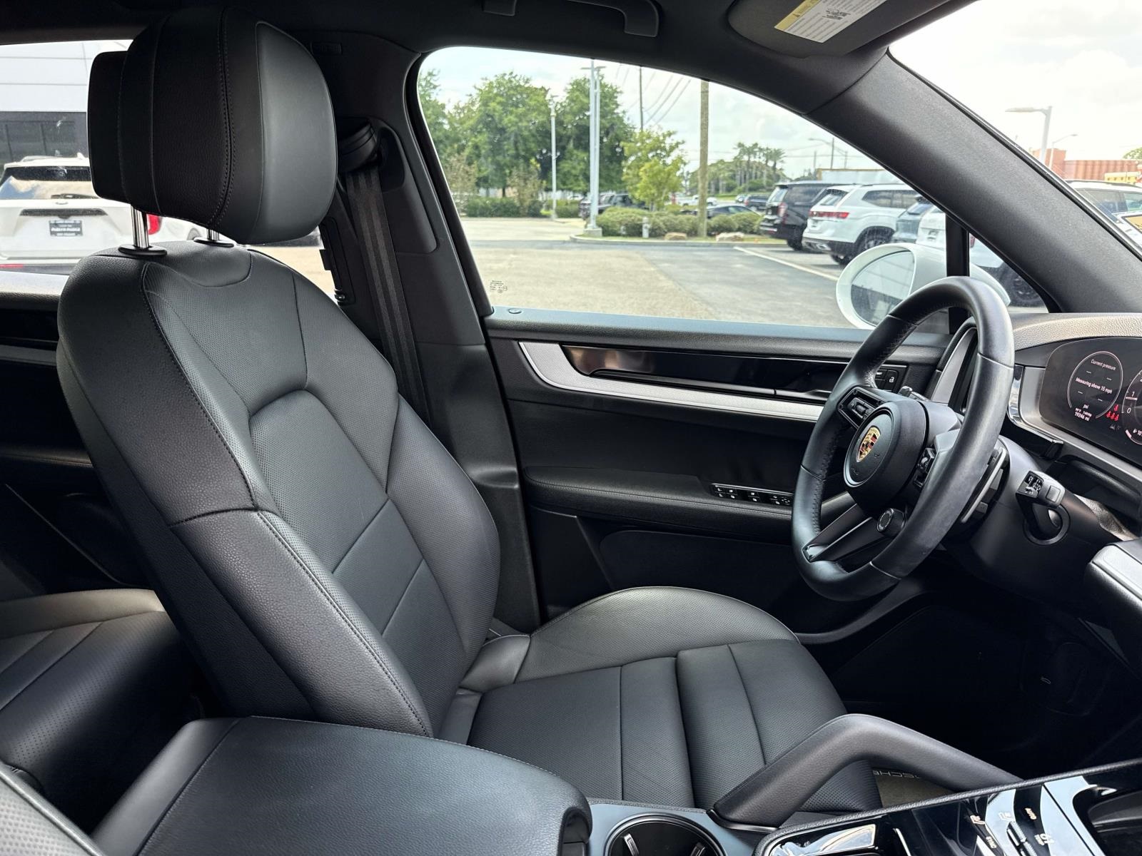 2024 Porsche Cayenne Base photo 11