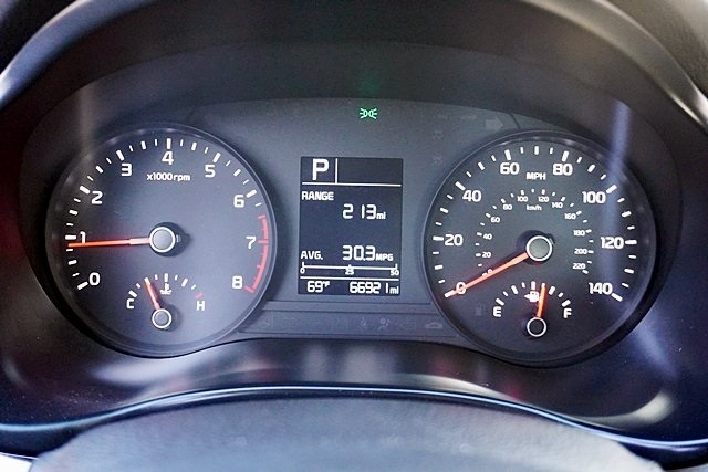 Used 2022 Black Kia S image 28