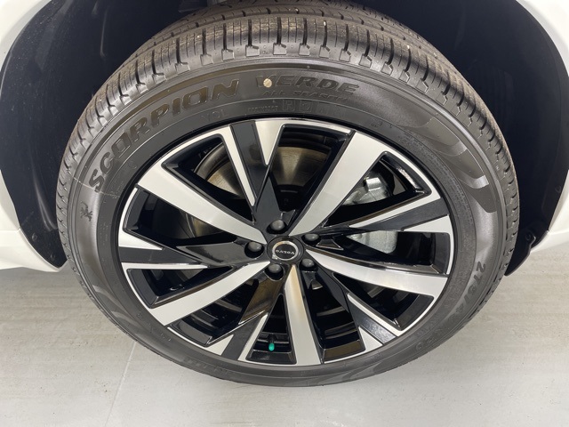 2026 Volvo XC90 B5 AWD Core photo 11