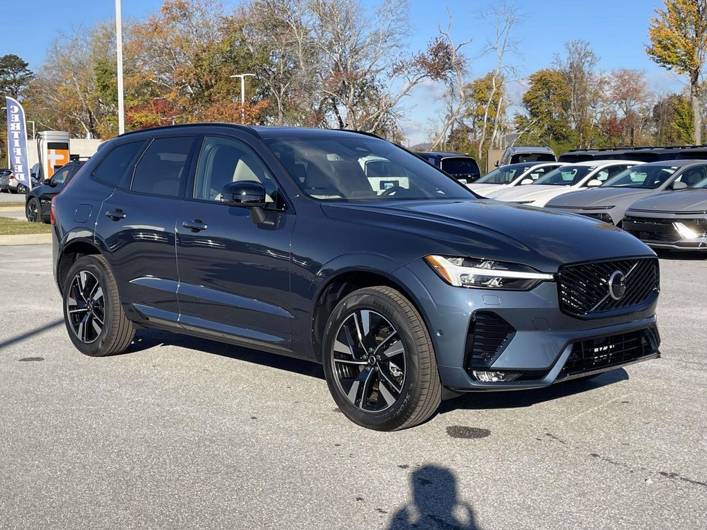 2026 Volvo XC60 Plus's photo