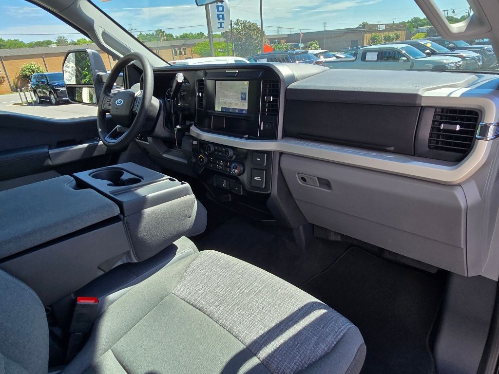 2025 Ford F-350 XLT photo 10