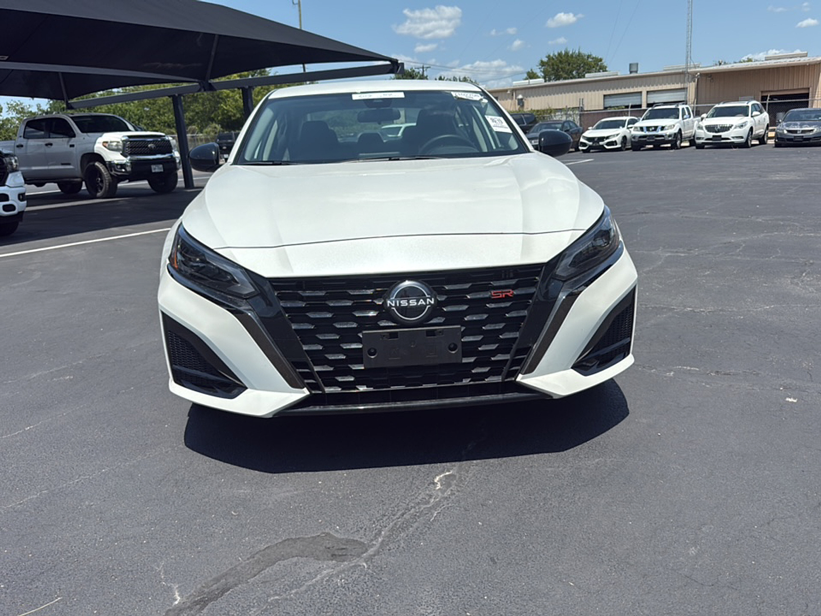 2024 Nissan Altima SR photo 3