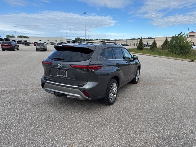2023 Toyota Highlander Hybrid Platinum photo 2