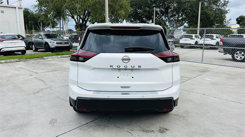 2026 Nissan Rogue SV photo 4