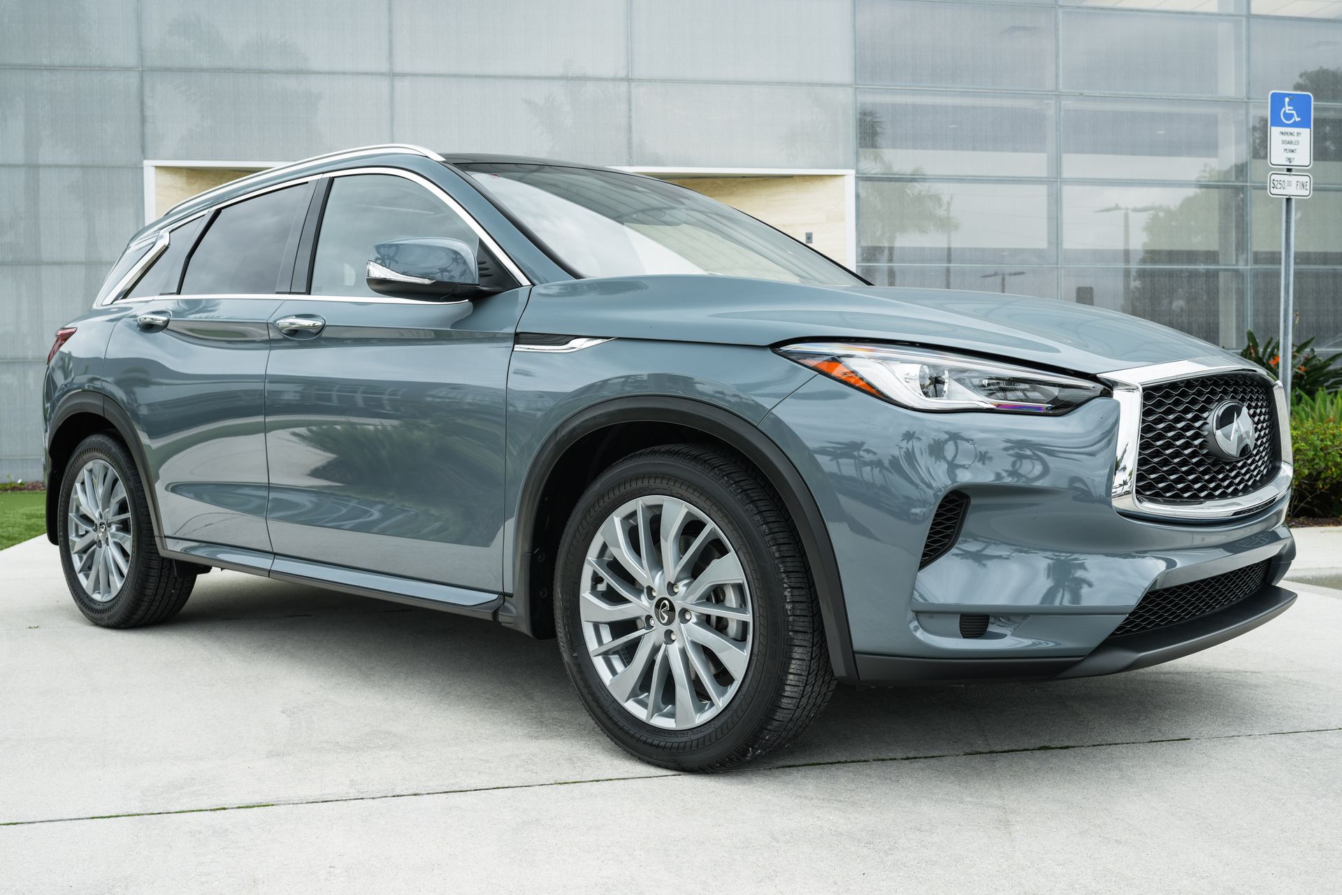 2025 Infiniti QX50 Luxe photo 2