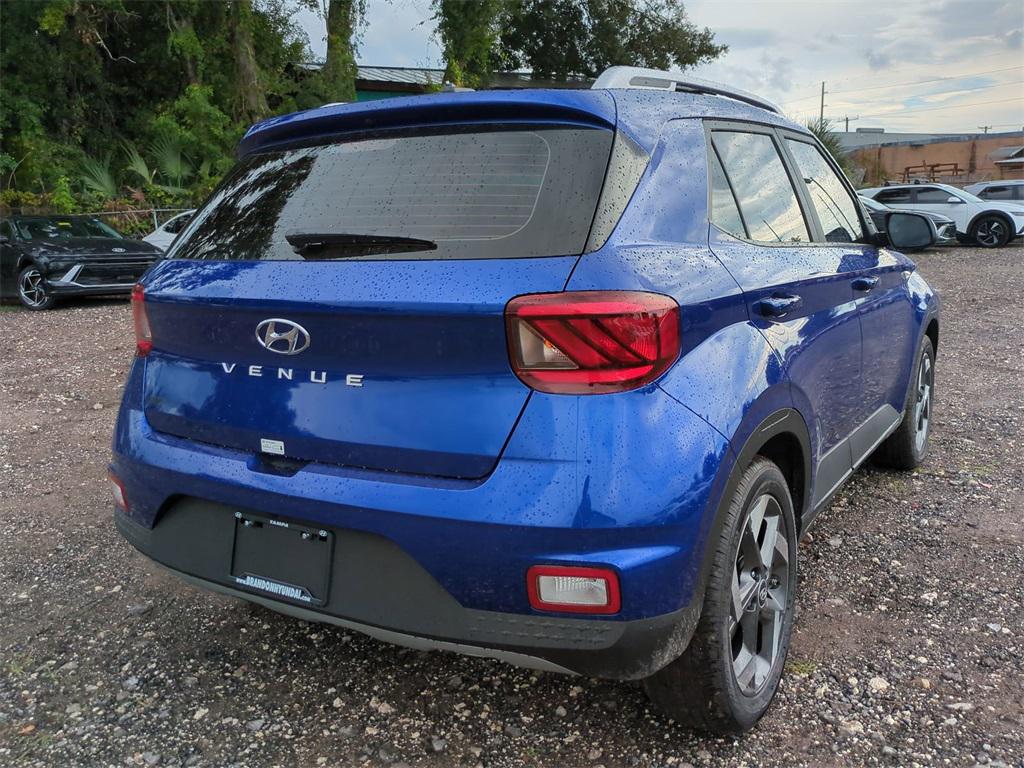 2025 Hyundai Venue SEL photo 5