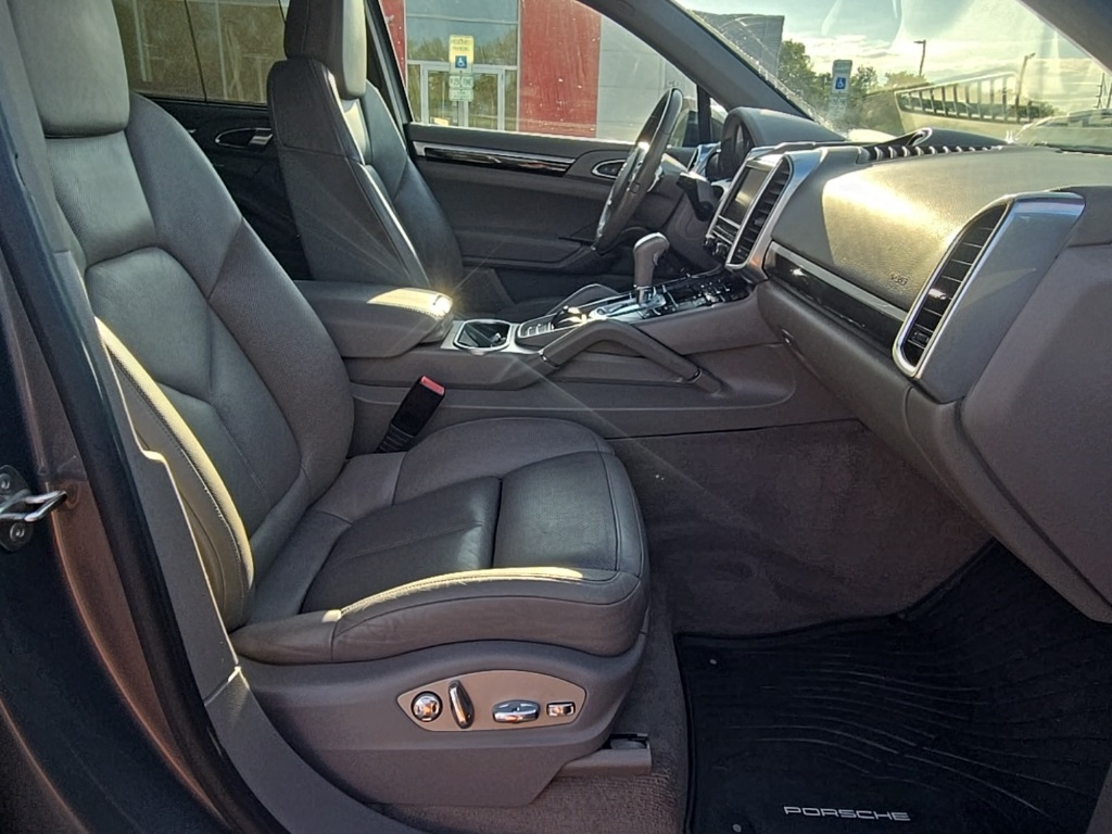 2013 Porsche Cayenne Base photo 22