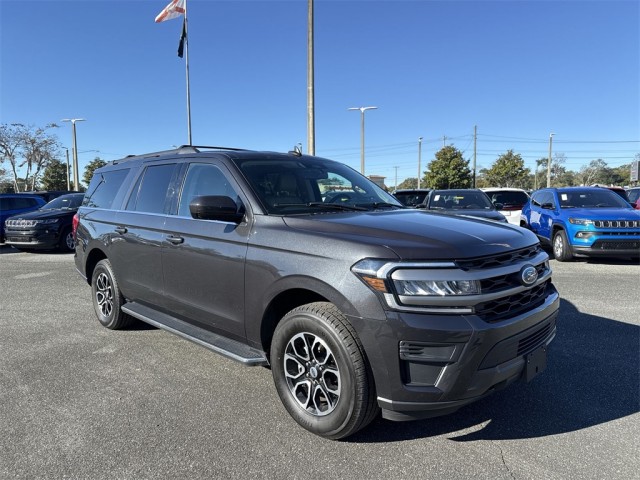 2023 Ford Expedition XLT's photo