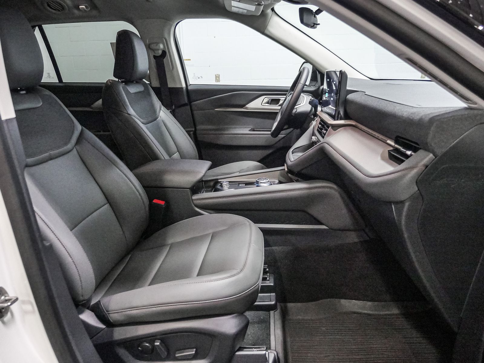 2025 Ford Explorer photo 19