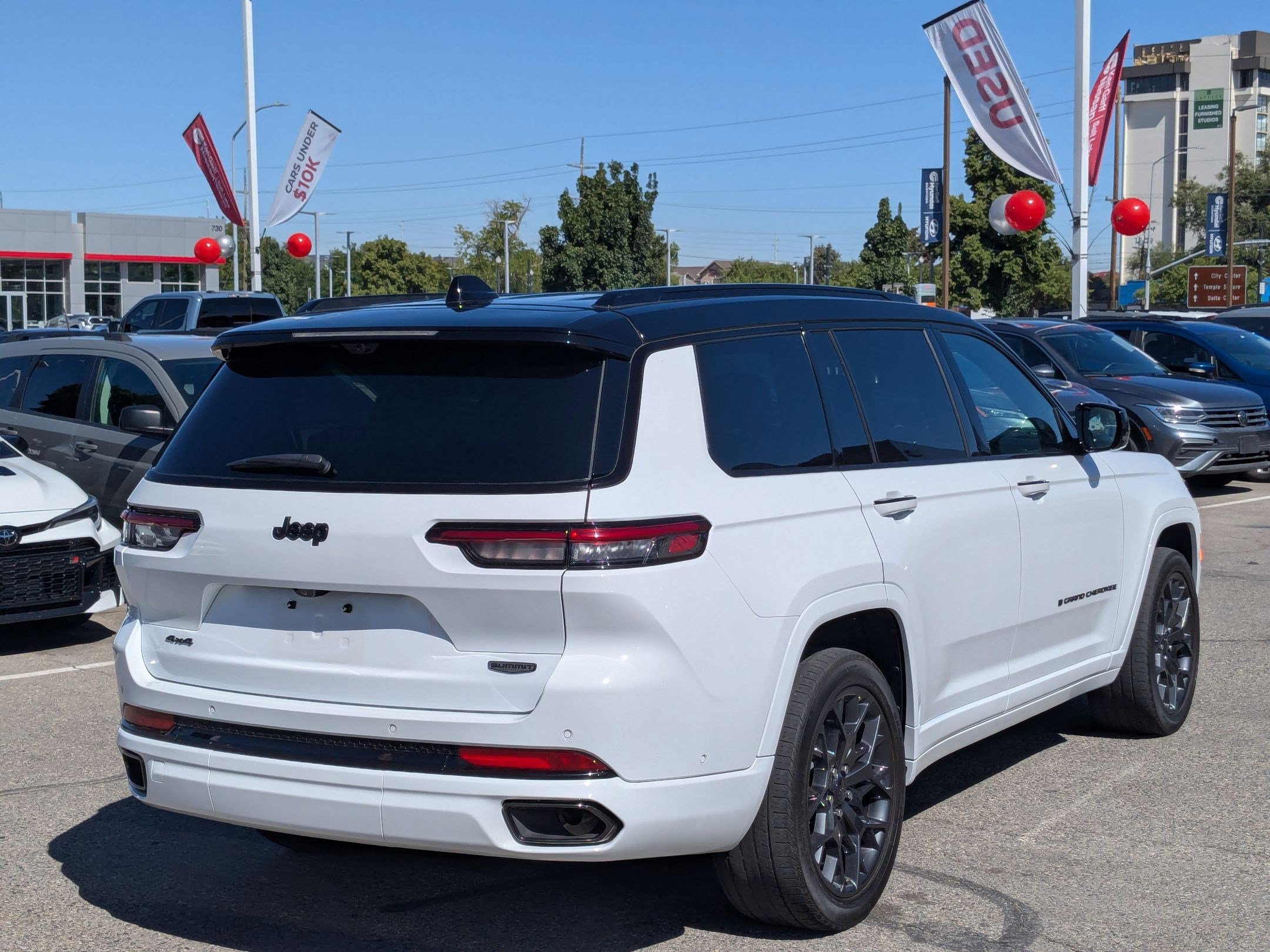 2023 Jeep Grand Cherokee L Summit Reserve photo 3